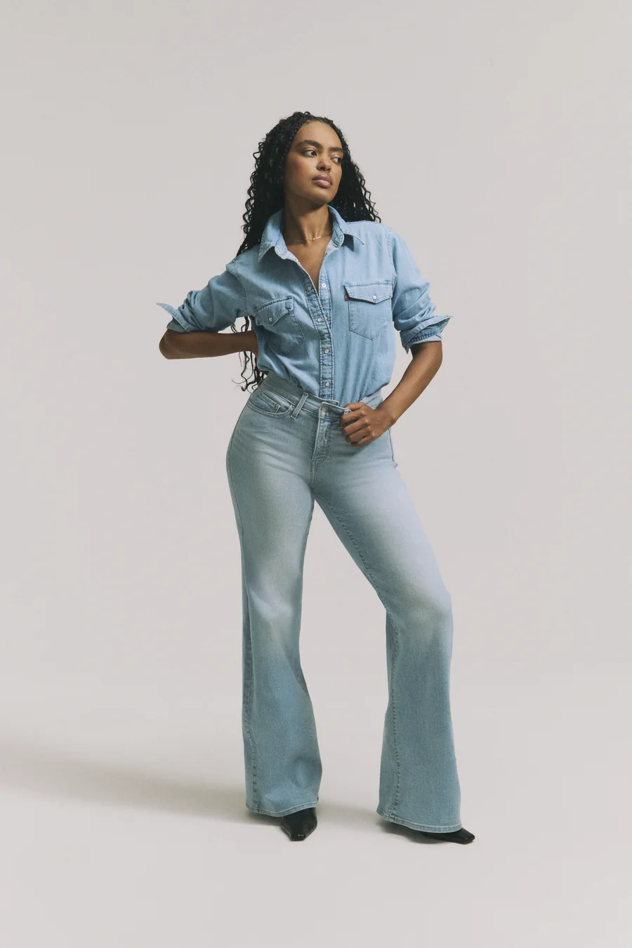 Levi's Damenjeans in heller Waschung mit Wide-Leg-Schnitt